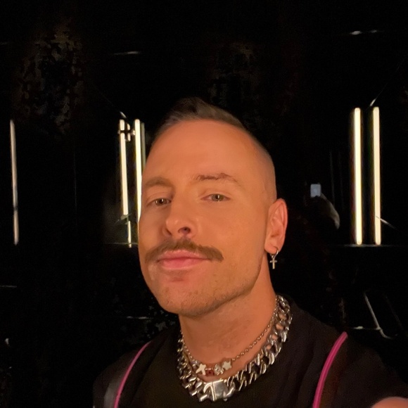 Meet your Posher, Mikey - Picture 3 of 4